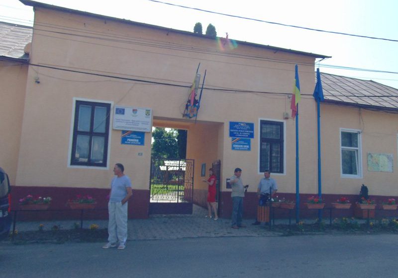 PROBLEMĂ REZOLVATĂ: Angajații unor instituții din Ocna Șugatag care trebuie să facă naveta vor primi locuințe