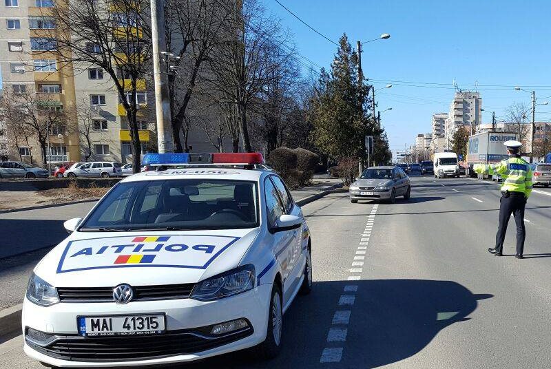 RAZII ÎN TRAFIC: Amenzi de peste 9.000 de lei și 6 certificate de înmatriculare retrase într-o singură zi RAZII ÎN TRAFIC: Amenzi de peste 9.000 de lei și 6 certificate de înmatriculare retrase într-o singură zi