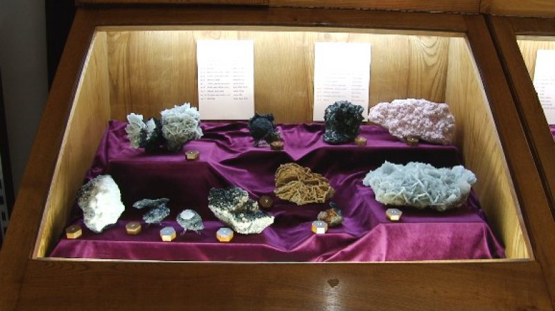 REPORTAJUL ZILEI: Aproape 900 de eșantioane au fost donate de-a lungul timpului Muzeului de Mineralogie REPORTAJUL ZILEI: Aproape 900 de eșantioane au fost donate de-a lungul timpului Muzeului de Mineralogie