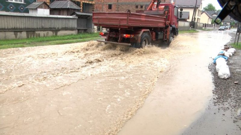 REPORTAJUL ZILEI: Zeci de gospodării din Maramureș au fost inundate în urma ploilor abundente din ultimele ore REPORTAJUL ZILEI: Zeci de gospodării din Maramureș au fost inundate în urma ploilor abundente din ultimele ore
