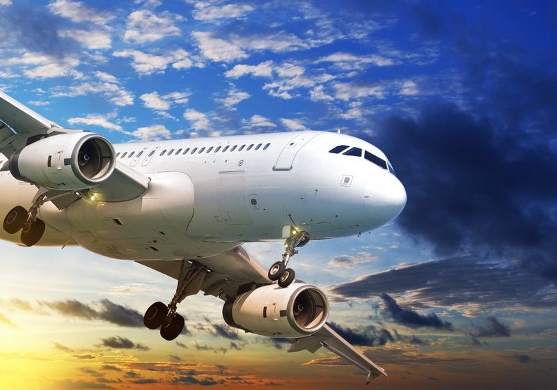 SIMPTOME: Ce efecte negative are călătoritul cu avionul asupra organismului