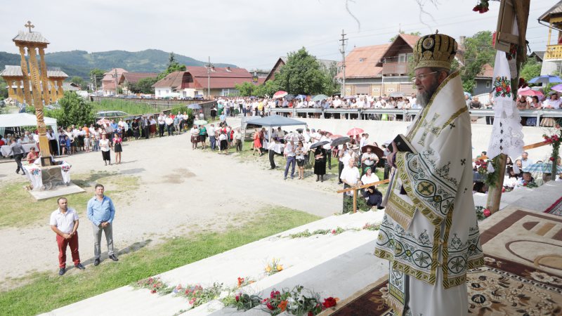 SLUJBĂ CU EPISCOPUL IUSTIN: Liturghie arhierească la Biserica din Țipțărai SLUJBĂ CU EPISCOPUL IUSTIN: Liturghie arhierească la Biserica din Țipțărai