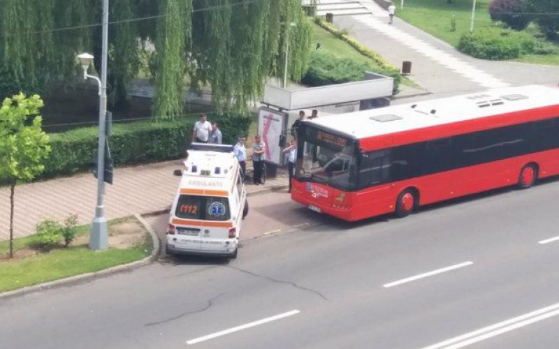 BAIA MARE: Şofer de autobuz, bătut, în plină zi, de un grup de romi care circulau fără bilet BAIA MARE: Şofer de autobuz, bătut, în plină zi, de un grup de romi care circulau fără bilet
