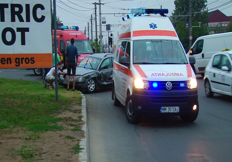 ACCIDENT: Un tânăr de 19 ani a murit. Alte patru persoane au fost rănite ACCIDENT: Un tânăr de 19 ani a murit. Alte patru persoane au fost rănite