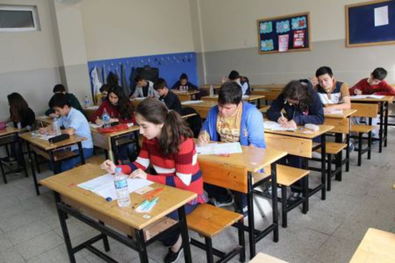MEN: Bacalaureat – 55 de candidați eliminați la proba scrisă la Limba română MEN: Bacalaureat – 55 de candidați eliminați la proba scrisă la Limba română