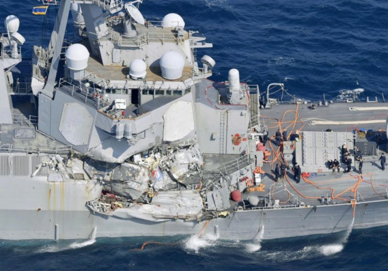 JAPONIA: Mai mulți marinari dați dispăruți au fost găsiți morți în distrugătorul american avariat
