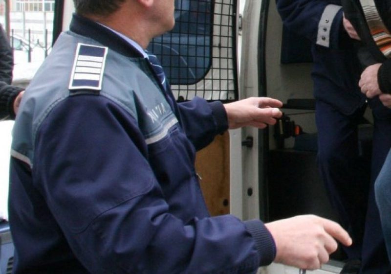 ABUZ DE ÎNCREDERE: A profitat de bunăvoința a doi tineri și i-a lăsat fără telefoanele mobile