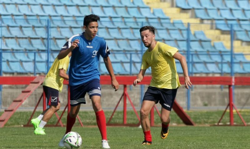 FOTBAL: Seniorii și juniorii A de la Minerul Baia Mare au jucat un meci amical FOTBAL: Seniorii și juniorii A de la Minerul Baia Mare au jucat un meci amical