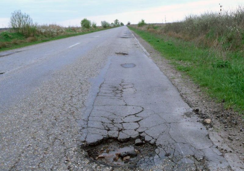 REABILITĂRI: Drumurile județene de pe Valea Izei și Valea Ruscovei intră în reparații ample