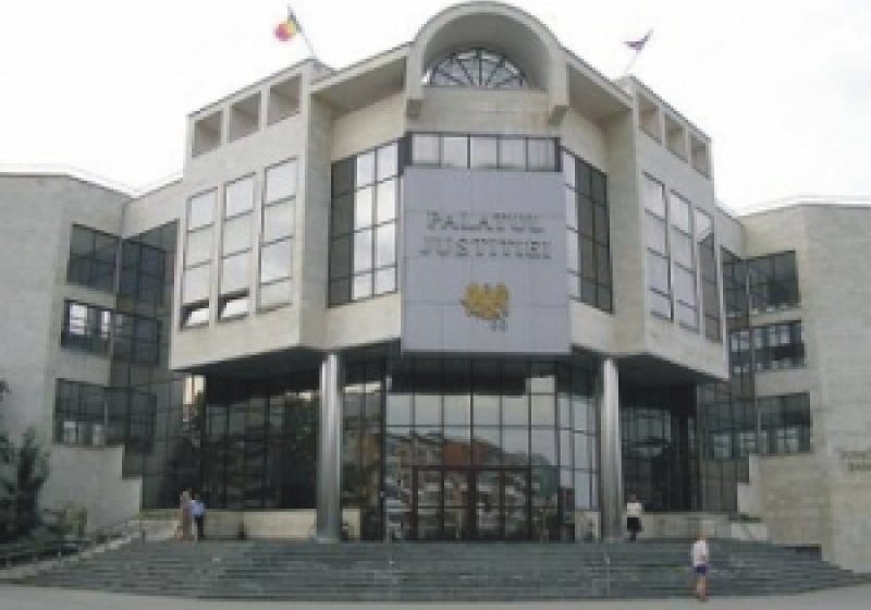 Dosare penale pentru mai multe persoane care s-au strâns într-un imobil pentru un ritual religios. Trei au fost depistate pozitiv cu coronavirus Dosare penale pentru mai multe persoane care s-au strâns într-un imobil pentru un ritual religios. Trei au fost depistate pozitiv cu coronavirus