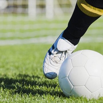 De ce avem un fotbal prost și tot dăm cu mingea de gard