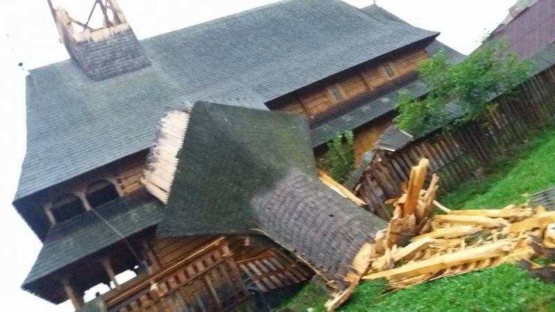 SPRIJIN: Autoritățile din Șieu alocă fonduri pentru repararea unei biserici care a avut de suferit în urma furtunii de duminică