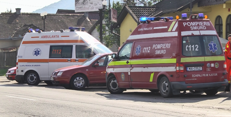 DIN CAUZA NEATENȚIEI: Doi răniți și două mașini avariate în urma unui accident petrecut pe strada Avram Iancu DIN CAUZA NEATENȚIEI: Doi răniți și două mașini avariate în urma unui accident petrecut pe strada Avram Iancu