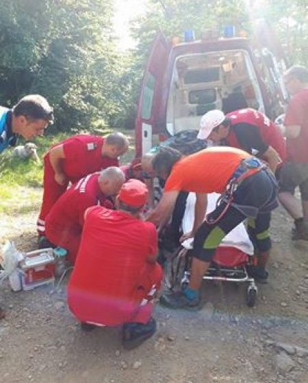 112: Intervenție a jandarmilor montani în cazul unei femei care s-a accidentat în zona pîrtiei Roata