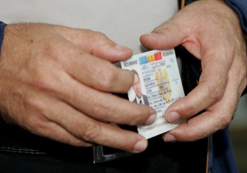 PROIECT: Românii vor putea opta pentru cartea de identitate electronică. Noi detalii despre documentul de identificare PROIECT: Românii vor putea opta pentru cartea de identitate electronică. Noi detalii despre documentul de identificare