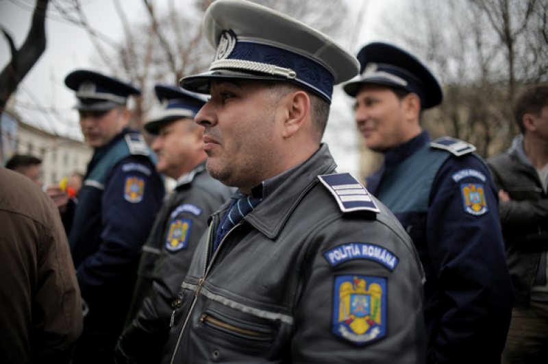 LOCURI DE MUNCĂ: Ministerul Afacerilor Interne face 2.880 de angajări LOCURI DE MUNCĂ: Ministerul Afacerilor Interne face 2.880 de angajări