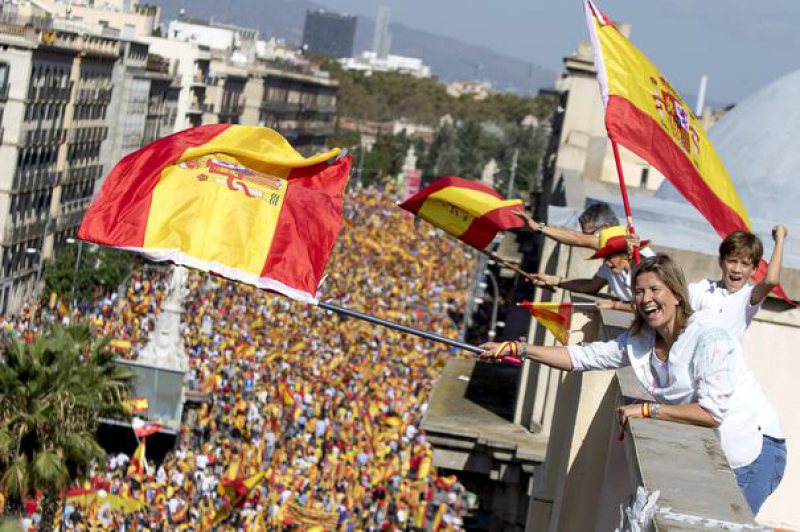 ÎNGRIJORĂTOR: Jean-Claude Juncker avertizează că independenţa Cataloniei ar provoca divizarea Uniunii Europene ÎNGRIJORĂTOR: Jean-Claude Juncker avertizează că independenţa Cataloniei ar provoca divizarea Uniunii Europene