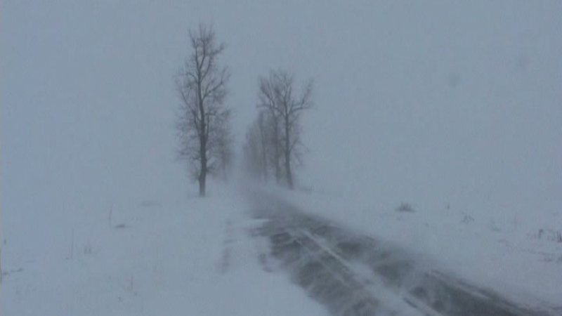 MAI:Căi rutiere ÎNCHISE şi mii de oameni, fără curent electric în ŞASE judeţe din ţară MAI:Căi rutiere ÎNCHISE şi mii de oameni, fără curent electric în ŞASE judeţe din ţară