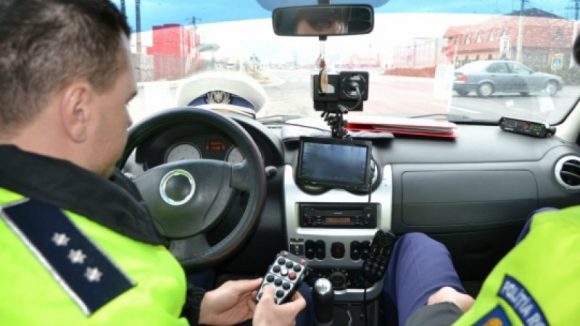 S-a lăsat cu controale, amenzi și certificate de înmatriculare reținute S-a lăsat cu controale, amenzi și certificate de înmatriculare reținute
