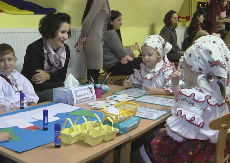 PRICHINDEI CREATIVI: Copii de la zece grădinițe participă la atelierul ”Vis de iarnă”