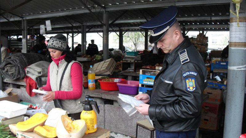 CRIMINALITATE ECONOMICĂ: Poliţiştii continuă acţiunile pentru prevenirea şi combaterea comerţului ilicit CRIMINALITATE ECONOMICĂ: Poliţiştii continuă acţiunile pentru prevenirea şi combaterea comerţului ilicit