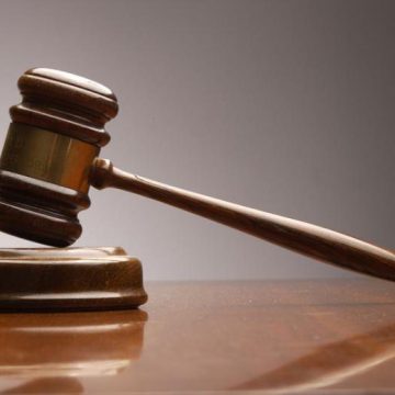 Trimis după gratii fiindcă a condus beat și cu permisul suspendat Trimis după gratii fiindcă a condus beat și cu permisul suspendat
