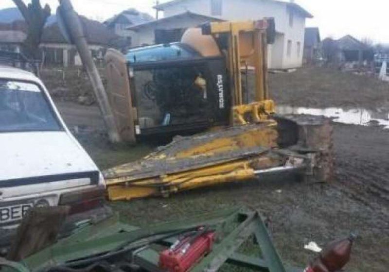 ACCIDENT: Trenul personal Baia Mare-Jibou a lovit un buldoexcavator ACCIDENT: Trenul personal Baia Mare-Jibou a lovit un buldoexcavator