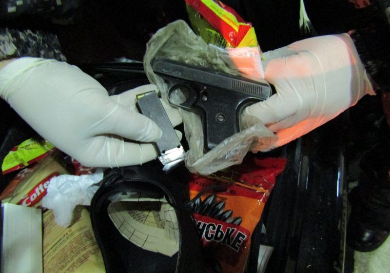 CU ARMA ÎN…PANTOF: Un pistol de calibru 8 mm a fost descoperit de inspectorii vamali sighetenii CU ARMA ÎN…PANTOF: Un pistol de calibru 8 mm a fost descoperit de inspectorii vamali sighetenii