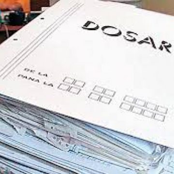 Percheziție domiciliară într-un dosar de înșelăciune, fals material în înscrisuri oficiale și uz de fals