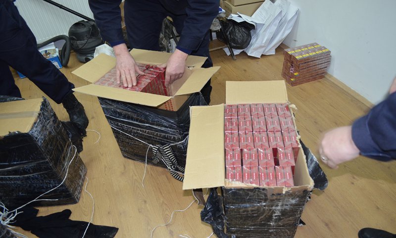 INVENTIV OMUL: Un contrabandist și-a ascuns țigările în saci cu furaje INVENTIV OMUL: Un contrabandist și-a ascuns țigările în saci cu furaje