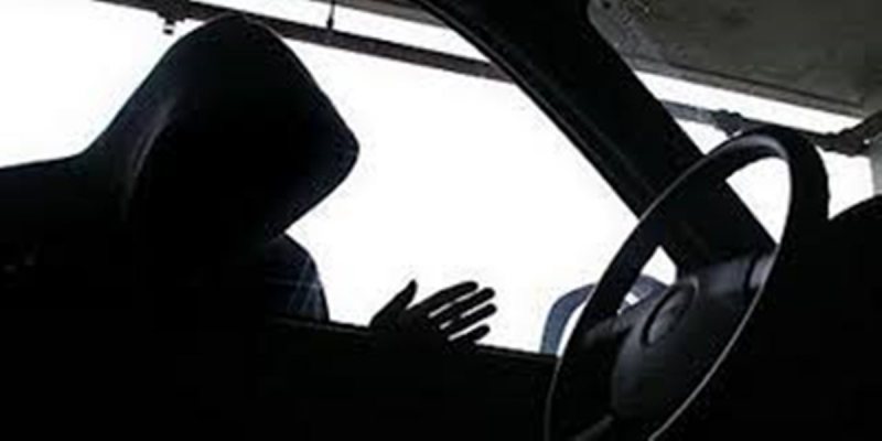 HOȚI PRINȘI: Niște tineri au furat o mașină și s-au plimbat cu ea fără ca vreunul să aibă permis de conducere HOȚI PRINȘI: Niște tineri au furat o mașină și s-au plimbat cu ea fără ca vreunul să aibă permis de conducere