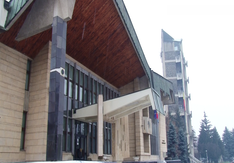 CJ: S-au stabilit grilele de salarizare în administraţia publică judeţeană