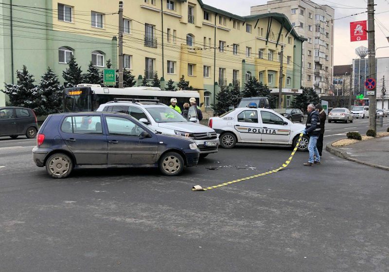 ULTIMA ORĂ: Accident cu 2 autoturisme implicate în Baia Mare