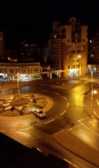 A DAT CU OIȘTEA-N GARD: Prins și beat și fără permis după ce și-a parcat mașina în buza unui sens giratoriu A DAT CU OIȘTEA-N GARD: Prins și beat și fără permis după ce și-a parcat mașina în buza unui sens giratoriu