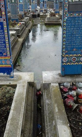 DE LA CITITORI: Inundații în Cimitirul Vesel din Săpânța