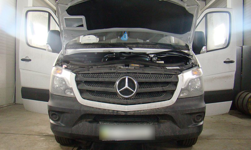 MICROBUZ DEZMEMBRAT: Căutat de autoritățile din Italia, descoperit la punctul de frontieră Siret MICROBUZ DEZMEMBRAT: Căutat de autoritățile din Italia, descoperit la punctul de frontieră Siret