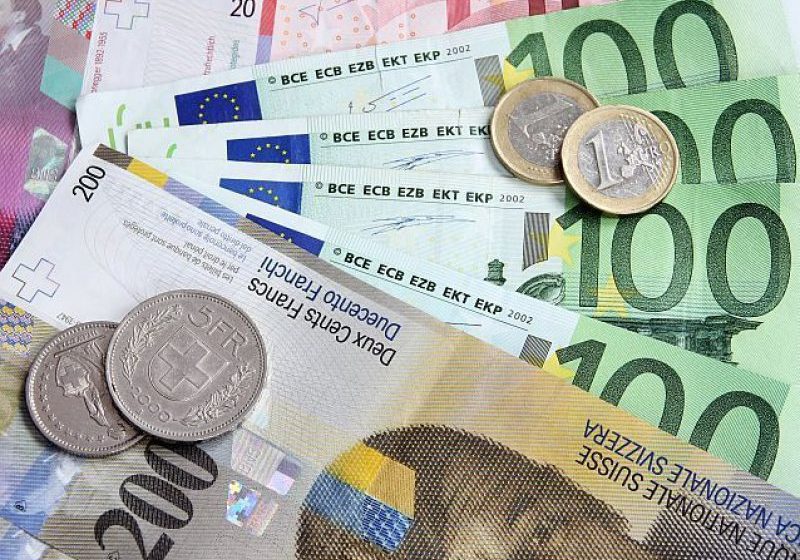 CONGRES PSD: Adoptarea monedei euro până în 2024, "un pas obligatoriu pentru ca România să poată sta la masa bogaţilor"