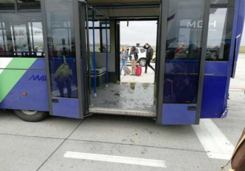 ACCIDENT: Opt români, răniți pe aeroportul din Budapesta ACCIDENT: Opt români, răniți pe aeroportul din Budapesta