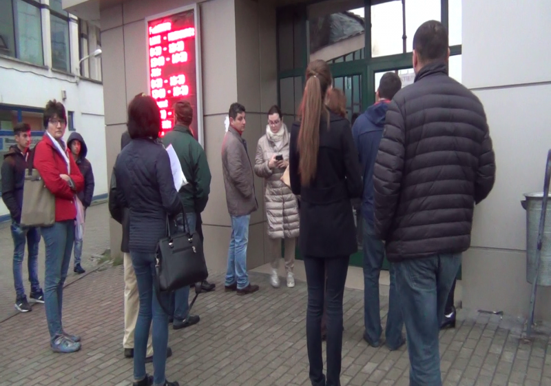 SCHIMBĂRI: Când pot merge la ghișee cei programați în Vinerea Mare la Serviciul Permise și Înmatriculare a Vehiculelor