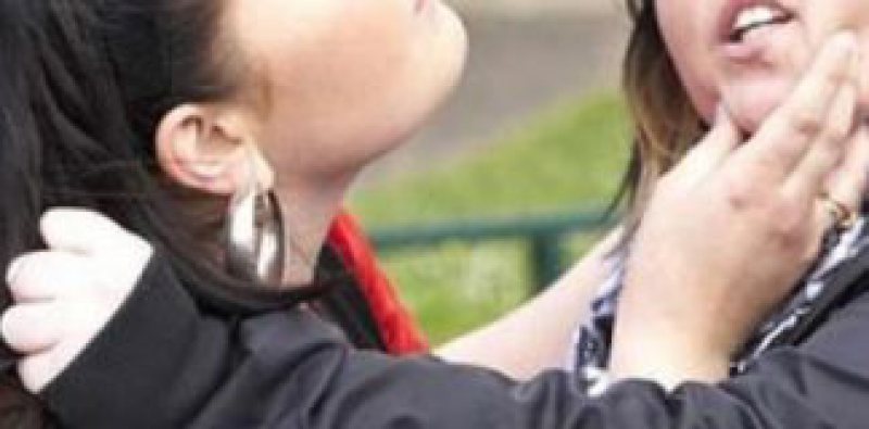CONFLICT: Polițistă de frontieră bătută într-un scandal în care a fost implicat și un tânăr proaspăt ieșit din pușcărie CONFLICT: Polițistă de frontieră bătută într-un scandal în care a fost implicat și un tânăr proaspăt ieșit din pușcărie