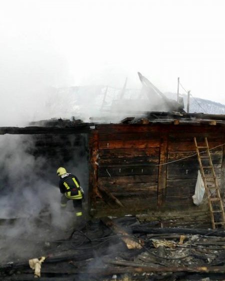 112: Incendiu la o lemnărie din Ardusat, în dimineaţa zilei de Paşti