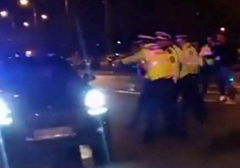 L-AU OPRIT CU FOCURI DE ARMĂ: Bărbatul care făcea drifturi în parcarea unui mall a fost reţinut L-AU OPRIT CU FOCURI DE ARMĂ: Bărbatul care făcea drifturi în parcarea unui mall a fost reţinut