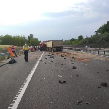 Accident cumplit în Ungaria, soldat cu 9 morți. MAE: Sunt „indicii” că toate victimele ar fi români Accident cumplit în Ungaria, soldat cu 9 morți. MAE: Sunt „indicii” că toate victimele ar fi români