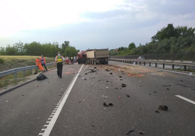 Accident cumplit în Ungaria, soldat cu 9 morți. MAE: Sunt „indicii” că toate victimele ar fi români Accident cumplit în Ungaria, soldat cu 9 morți. MAE: Sunt „indicii” că toate victimele ar fi români