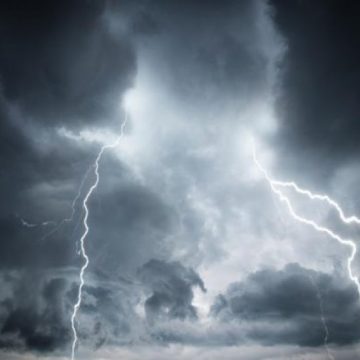 ATENȚIONARE METEO: 23 de judeţe intră sub cod galben de ploi torenţiale, vijelii şi grindină ATENȚIONARE METEO: 23 de judeţe intră sub cod galben de ploi torenţiale, vijelii şi grindină