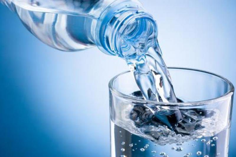 CERCETĂTORI: Consumul de apă minerală ar putea fi una dintre cauzele obezității CERCETĂTORI: Consumul de apă minerală ar putea fi una dintre cauzele obezității