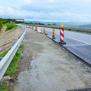 DN 1C: Acostamentul afectat de alunecarea de teren în Pasul Mesteacăn a fost refăcut DN 1C: Acostamentul afectat de alunecarea de teren în Pasul Mesteacăn a fost refăcut