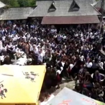 DURERE FĂRĂ MARGINI: 3 dintre cele 4 studente care și-au pierdut viața în accidentul de la Jibou au fost înmormantate astăzi DURERE FĂRĂ MARGINI: 3 dintre cele 4 studente care și-au pierdut viața în accidentul de la Jibou au fost înmormantate astăzi
