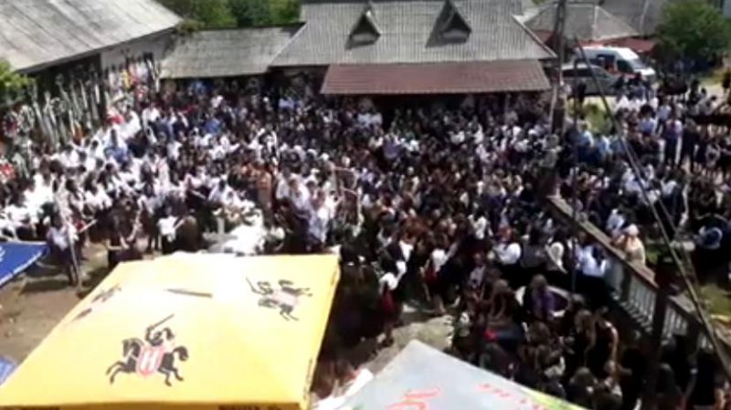 DURERE FĂRĂ MARGINI: 3 dintre cele 4 studente care și-au pierdut viața în accidentul de la Jibou au fost înmormantate astăzi DURERE FĂRĂ MARGINI: 3 dintre cele 4 studente care și-au pierdut viața în accidentul de la Jibou au fost înmormantate astăzi
