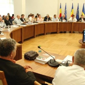 BANI DE PROIECTE: Pentru tineret s-au alocat cu 75% mai mulți bani ca anul trecut BANI DE PROIECTE: Pentru tineret s-au alocat cu 75% mai mulți bani ca anul trecut
